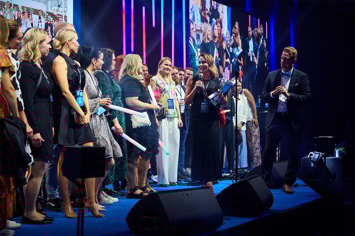 Baronlaisia lavalla. Baronlaisia lavalla.