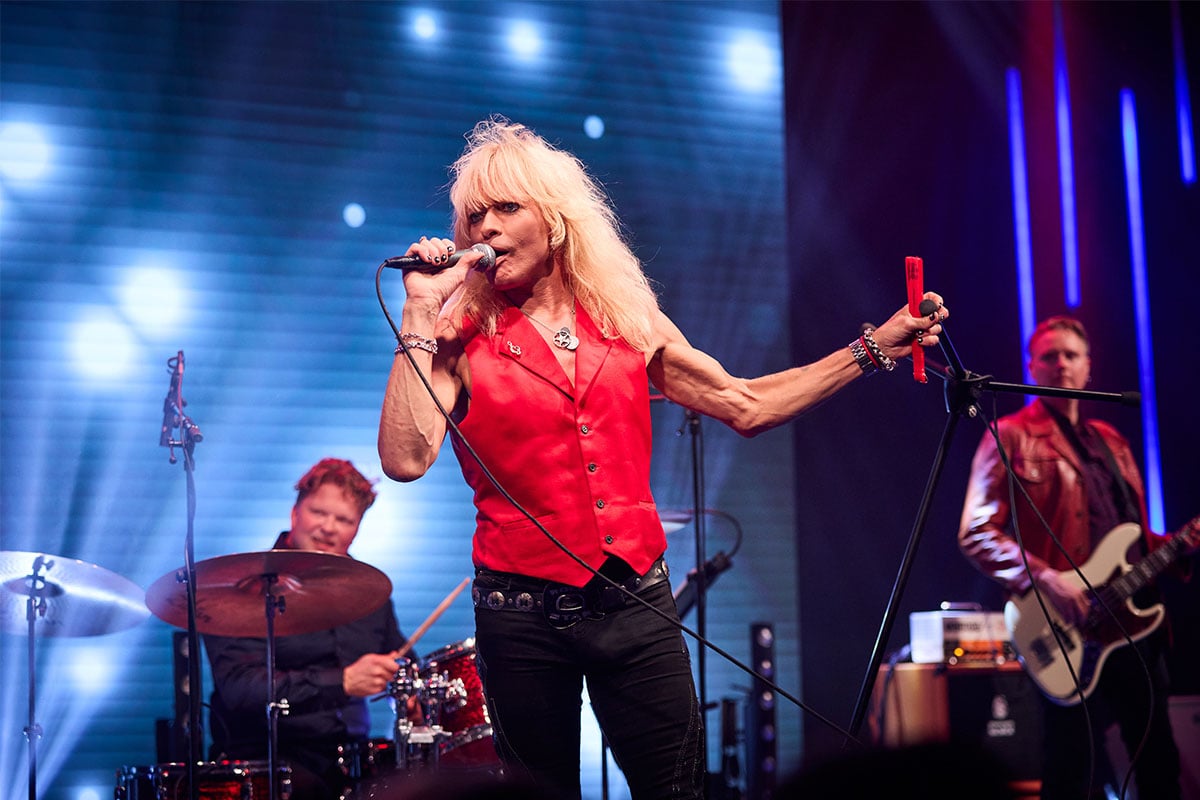 Michael Monroe esiintymässä. Michael Monroe esiintymässä.