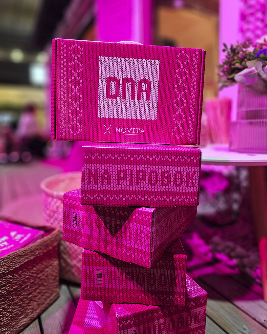 DNA Älyvapaa neulotut laatikot. DNA Älyvapaa neulotut laatikot.